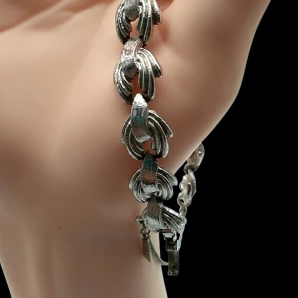 Vintage Monet Silver-Tone Textured Chain Link Bracelet with Safety Chain - Picture 7 of 16